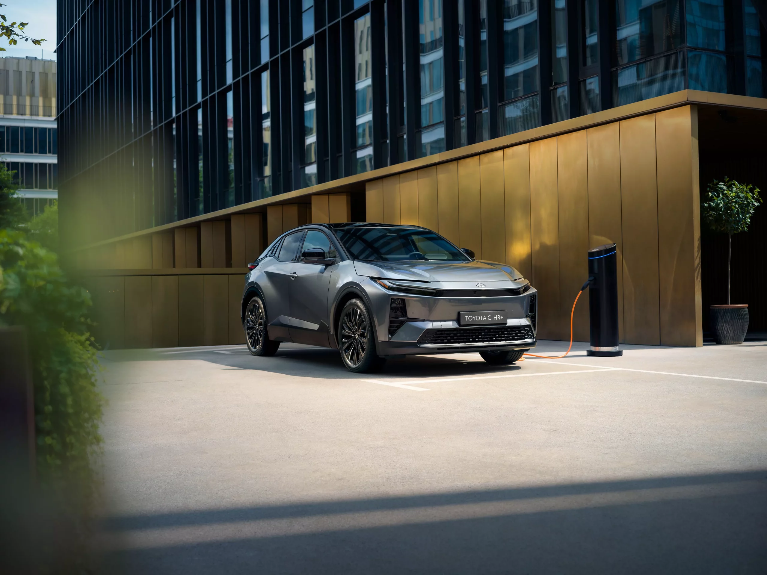 Toyota C-HR+