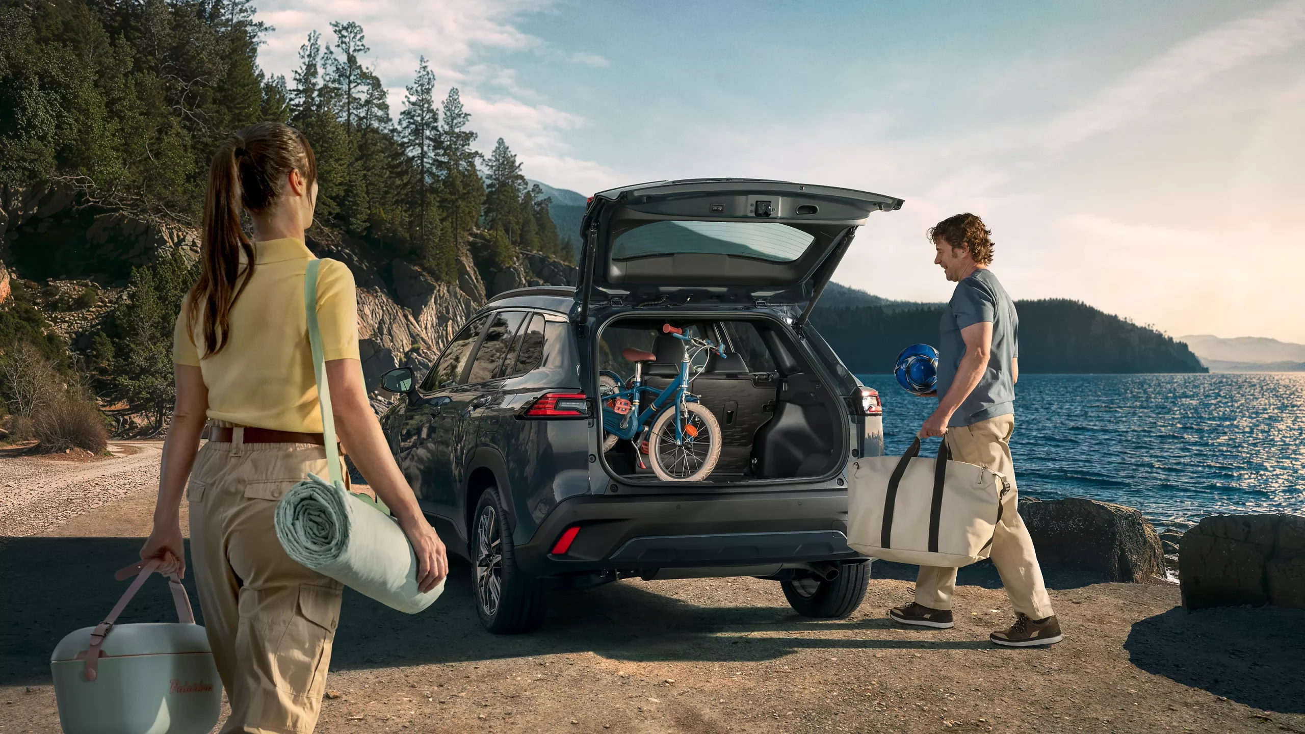 CX3009a_25_WEB_Large-Landscape Toyota Corolla Cross 2026