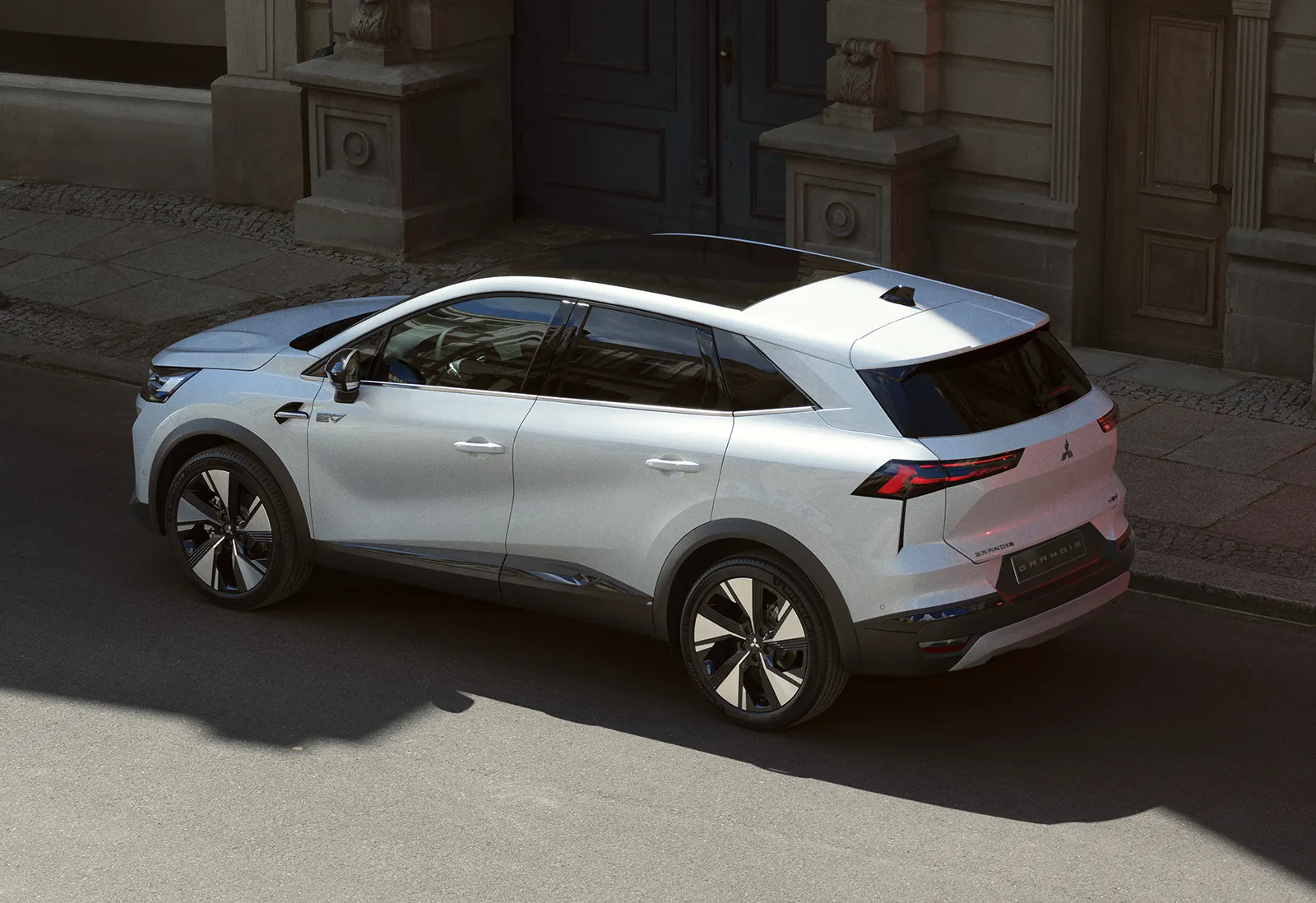 MY26_GRANDIS_HEV_INSTYLE_Hero_04_RGB.jpg_2226952 copie Mitsubishi Grandis