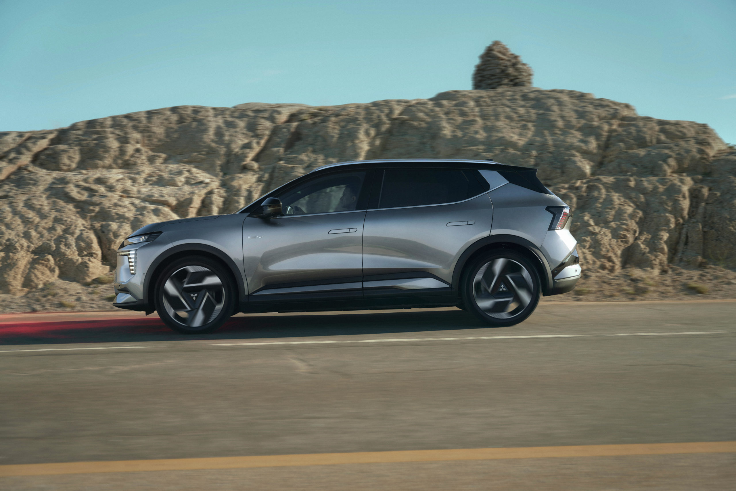 26MY_ECLIPSE_CROSS_BEV_CAR_ONLY_04_Mid-Resolution-JPEG-rev-1 Mitsubishi Eclipse Cross BEV
